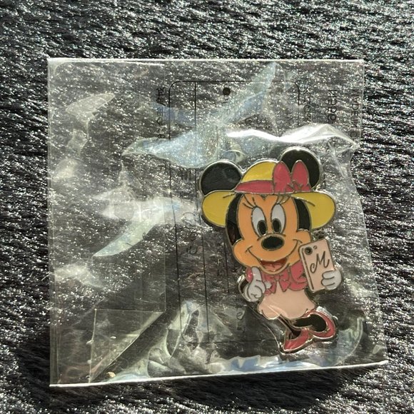 Minnie Mouse Tokyo Spring Cell‎ Phone Pin DisneySea - Picture 1 of 3